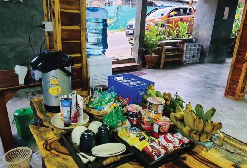 리조트 Sakadburi Homestay