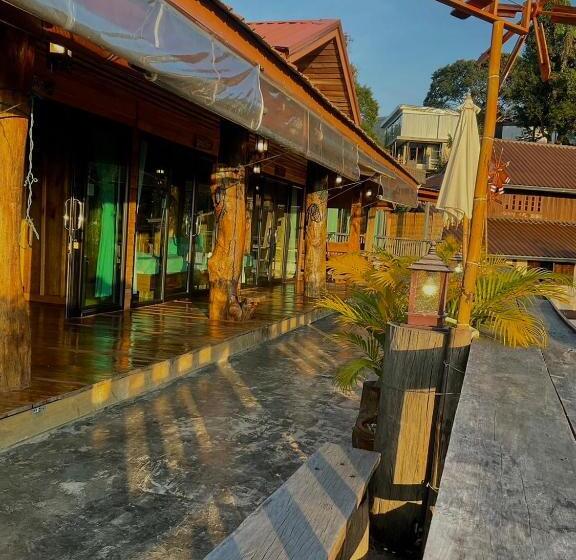 리조트 Sakadburi Homestay