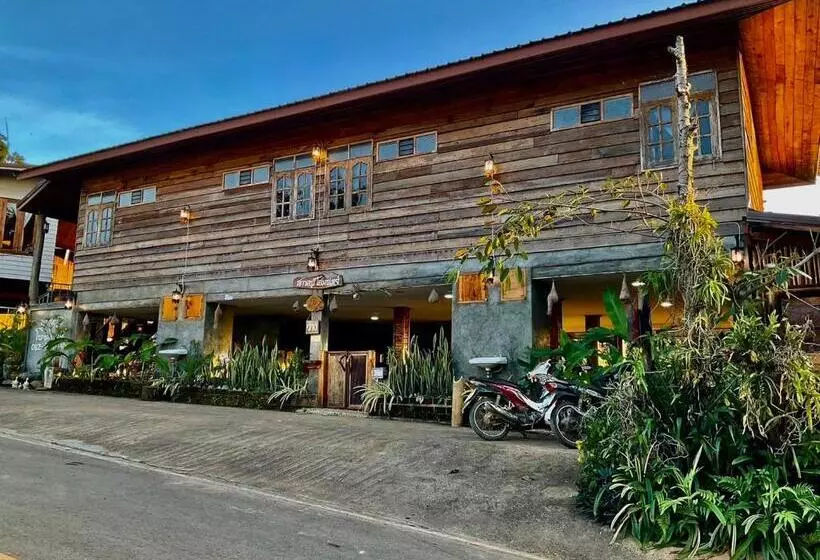 リゾートホテル Sakadburi Homestay