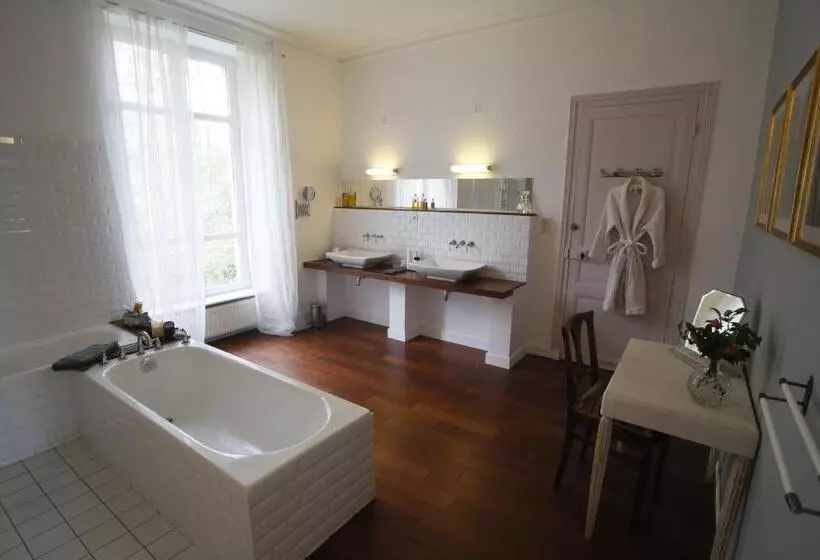 Aamiaismajoitus (B&B) Château De Penfrat