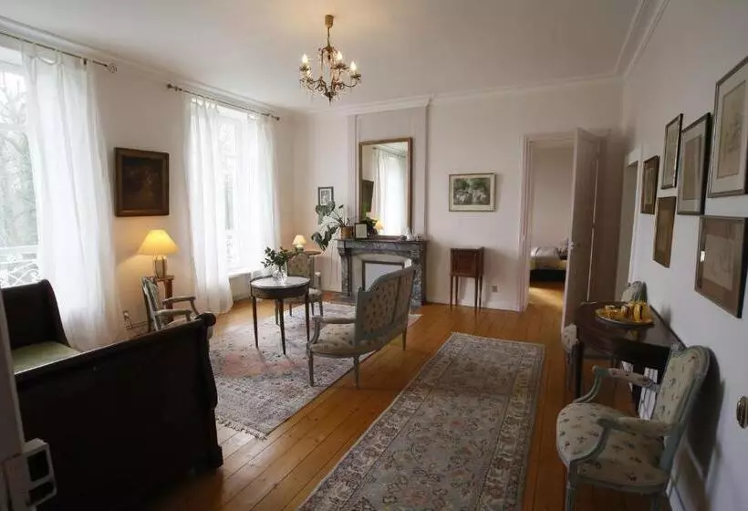 Aamiaismajoitus (B&B) Château De Penfrat