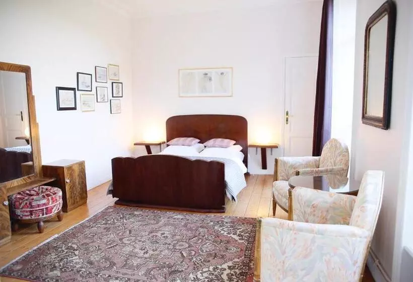 Aamiaismajoitus (B&B) Château De Penfrat