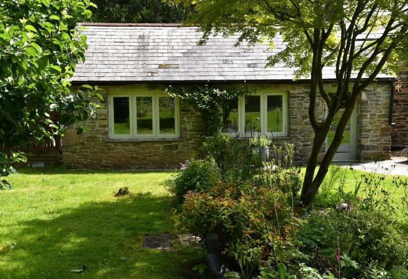 Bed and Breakfast Trewassick Barn