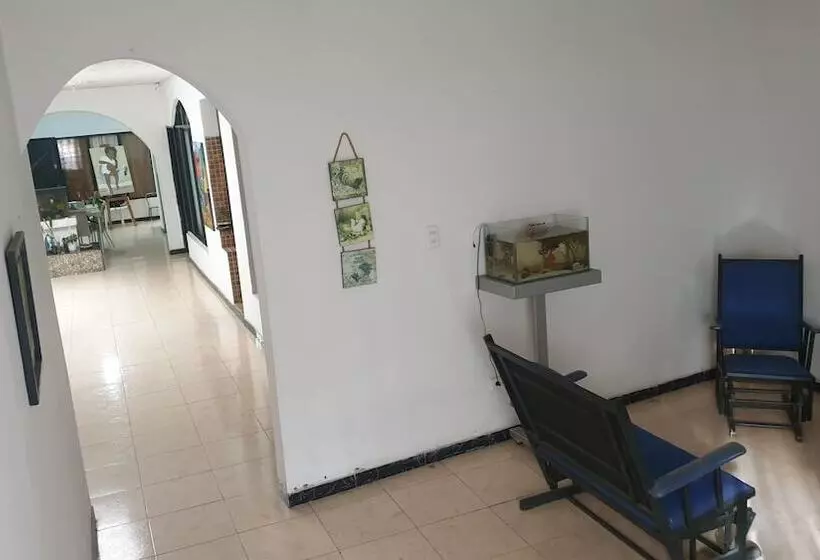 簡易ホテル Mom's House Colombia
