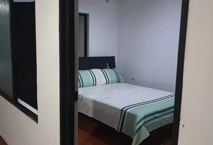 簡易ホテル Mom's House Colombia