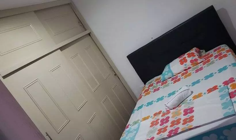 簡易ホテル Mom's House Colombia