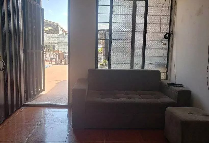 簡易ホテル Mom's House Colombia