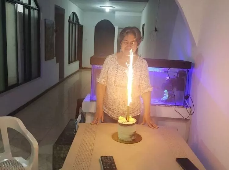 簡易ホテル Mom's House Colombia