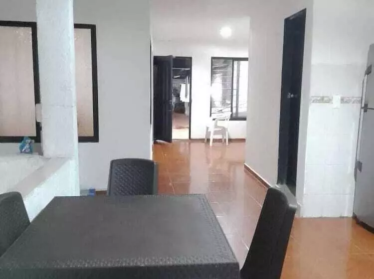 簡易ホテル Mom's House Colombia