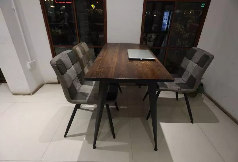 Hotelli City Room By Oyo