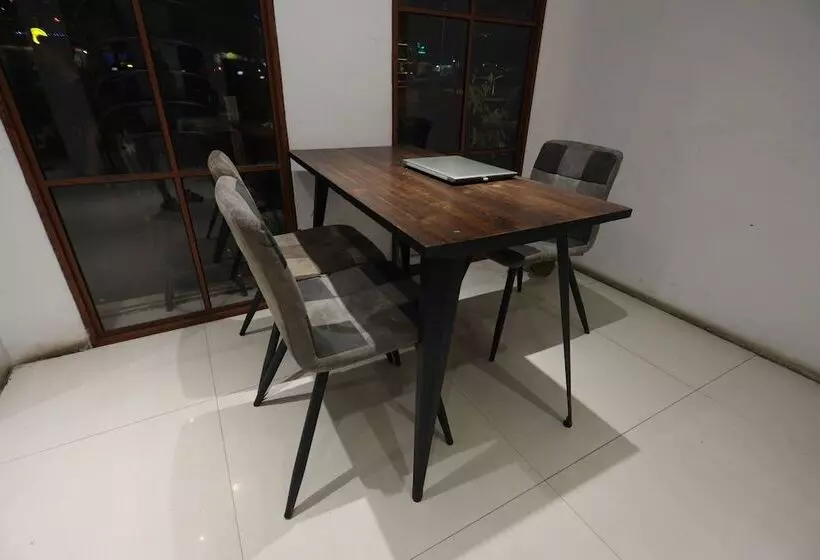 Hotelli City Room By Oyo