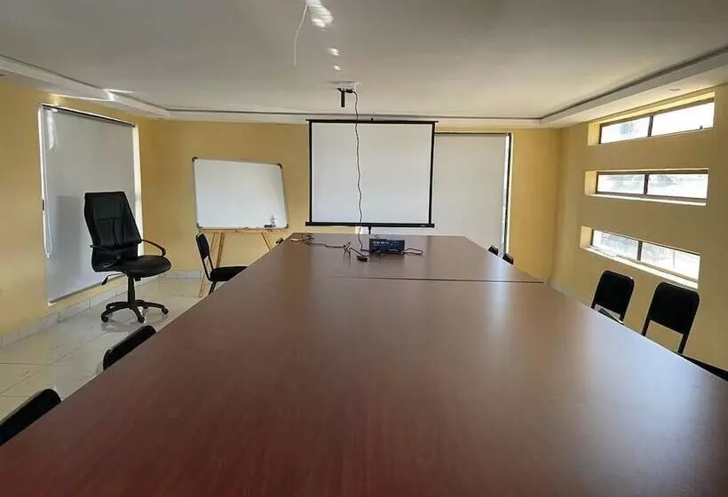 ホテル Shakwaneng Lodge