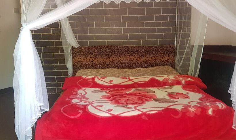 בית מלון כפרי Tanzanin Eco Home & Camp