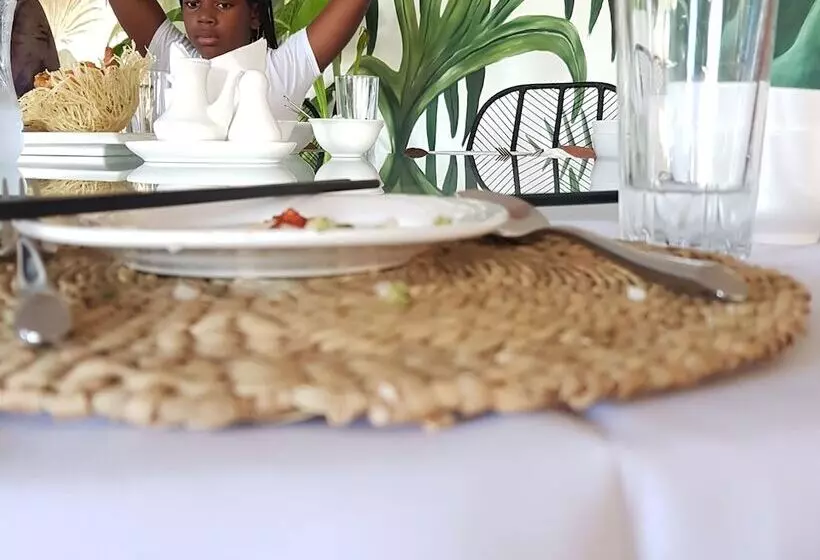 ホテル Tanzanin Eco Home & Camp