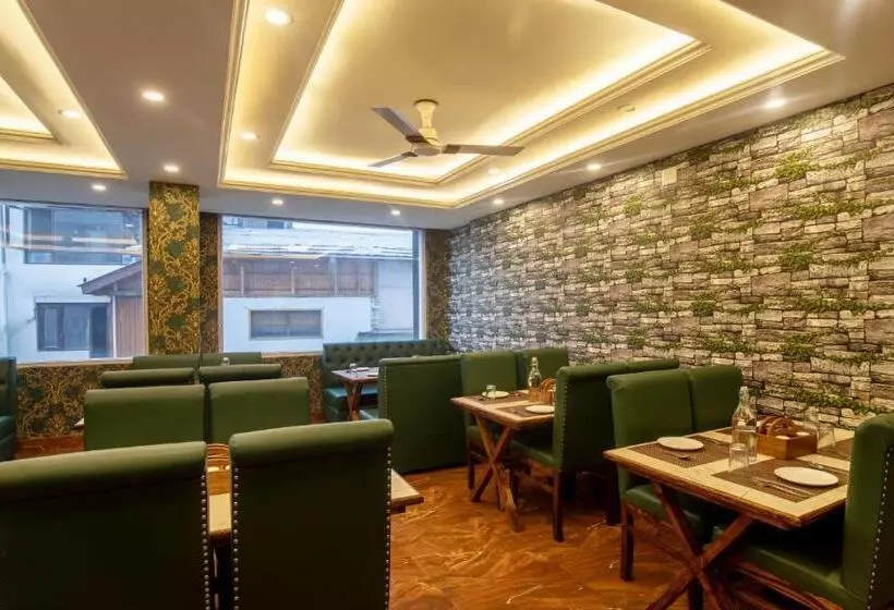 Fabhotel Prime Royal Park