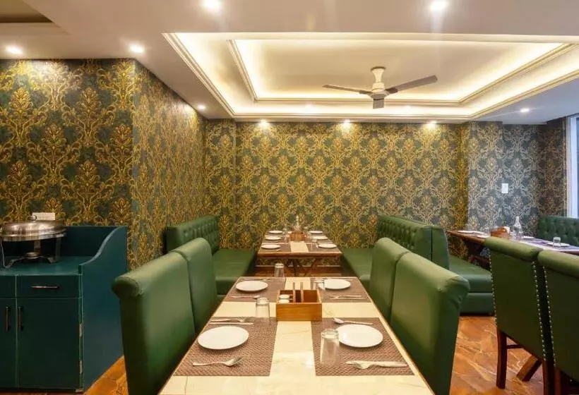 Fabhotel Prime Royal Park