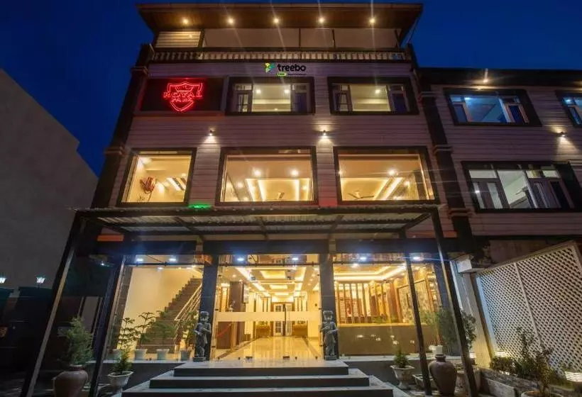 Fabhotel Prime Royal Park