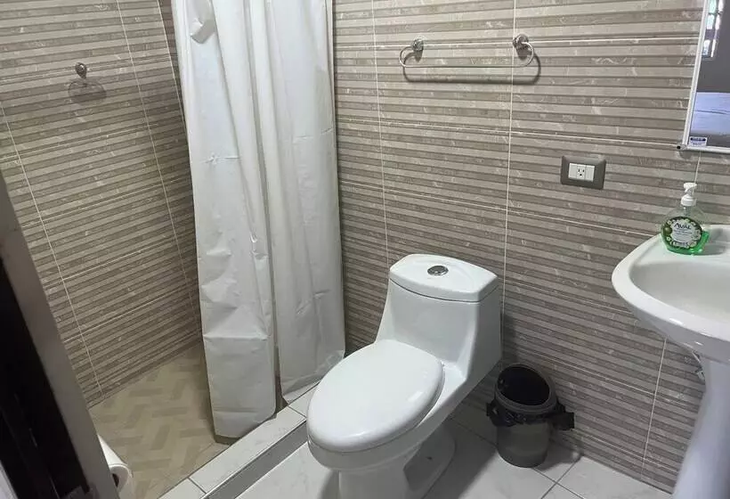 هتل Y Restaurante La Perla