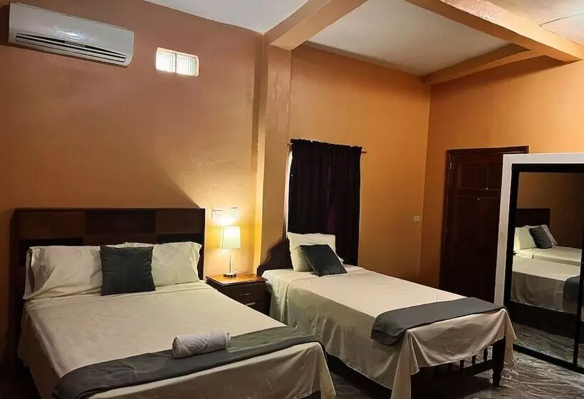 هتل Y Restaurante La Perla