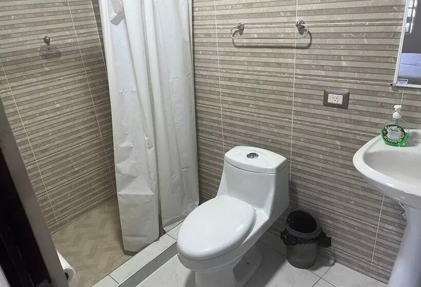 هتل Y Restaurante La Perla