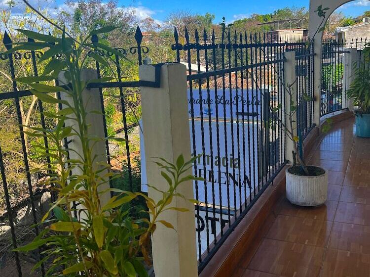 هتل Y Restaurante La Perla