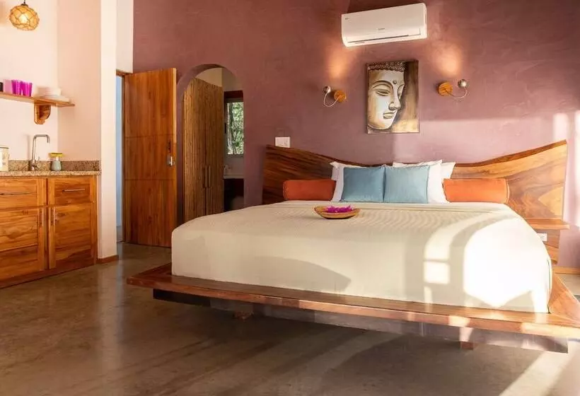 Iluminar Beachfront Suite