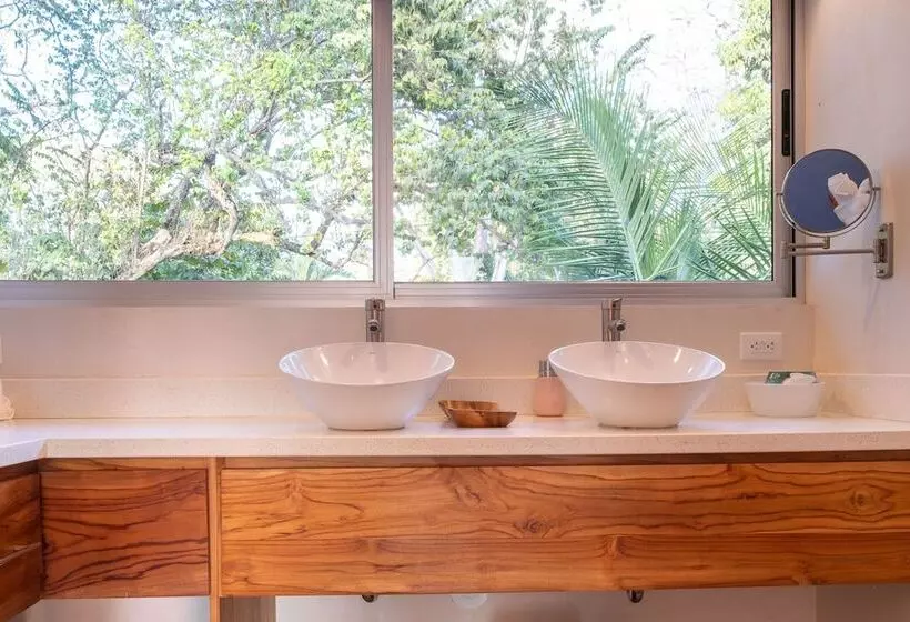 Iluminar Beachfront Suite