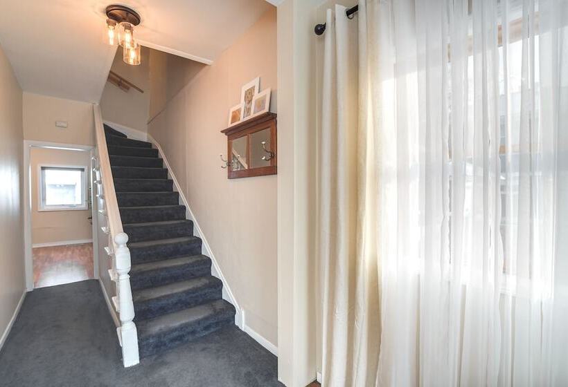 Charming Crookston Home: Walk To Downtown!