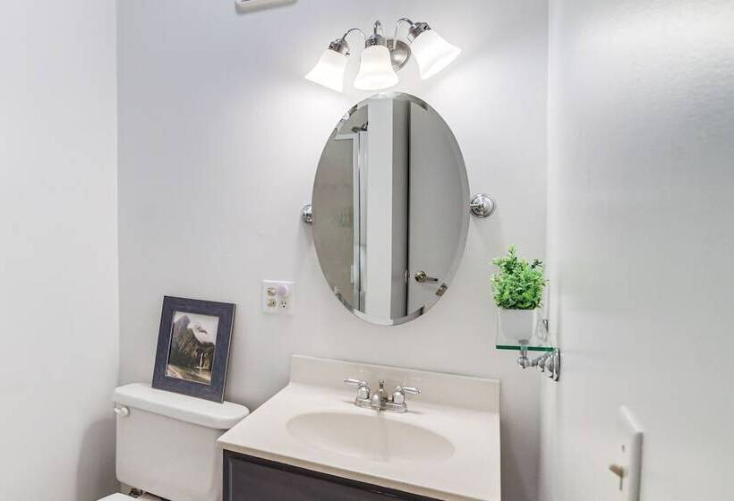 Charming Crookston Home: Walk To Downtown!