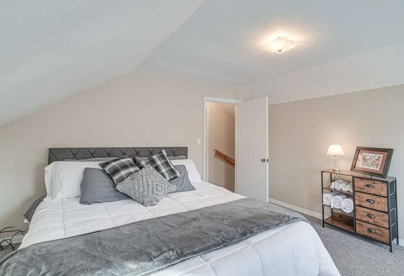 Charming Crookston Home: Walk To Downtown!