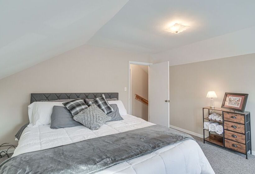 Charming Crookston Home: Walk To Downtown!