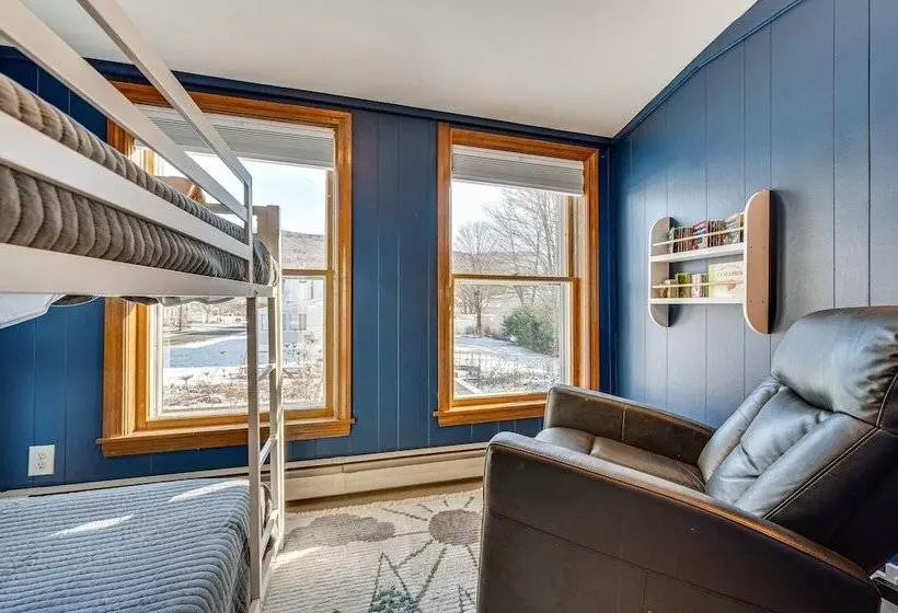 Comfortable Lincoln Home: Walk To Main Street!