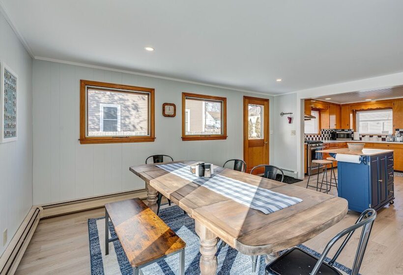 Comfortable Lincoln Home: Walk To Main Street!