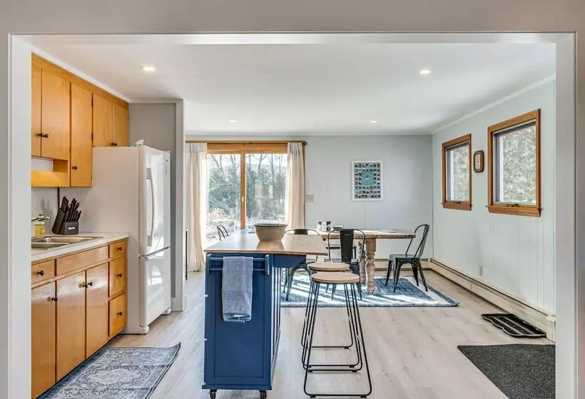 Comfortable Lincoln Home: Walk To Main Street!