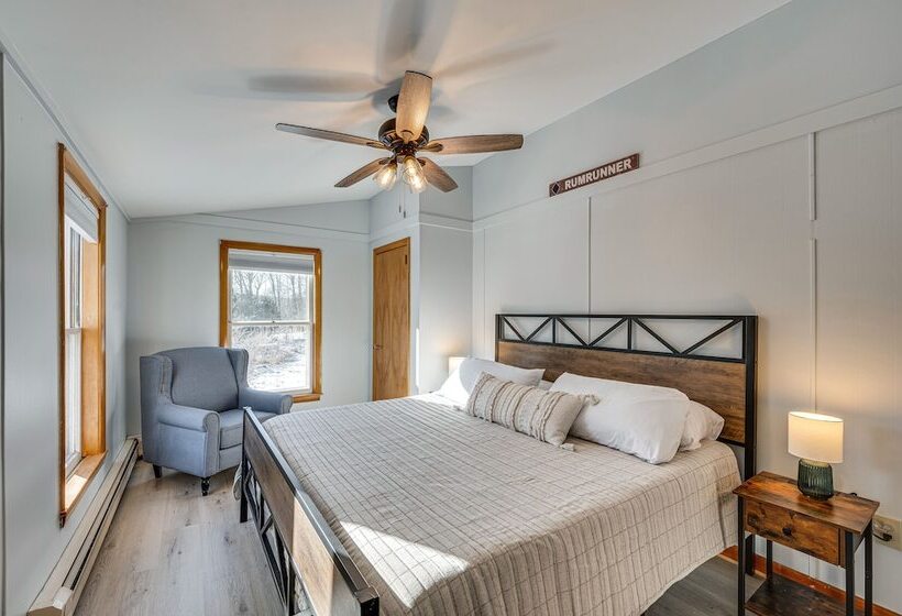 Comfortable Lincoln Home: Walk To Main Street!