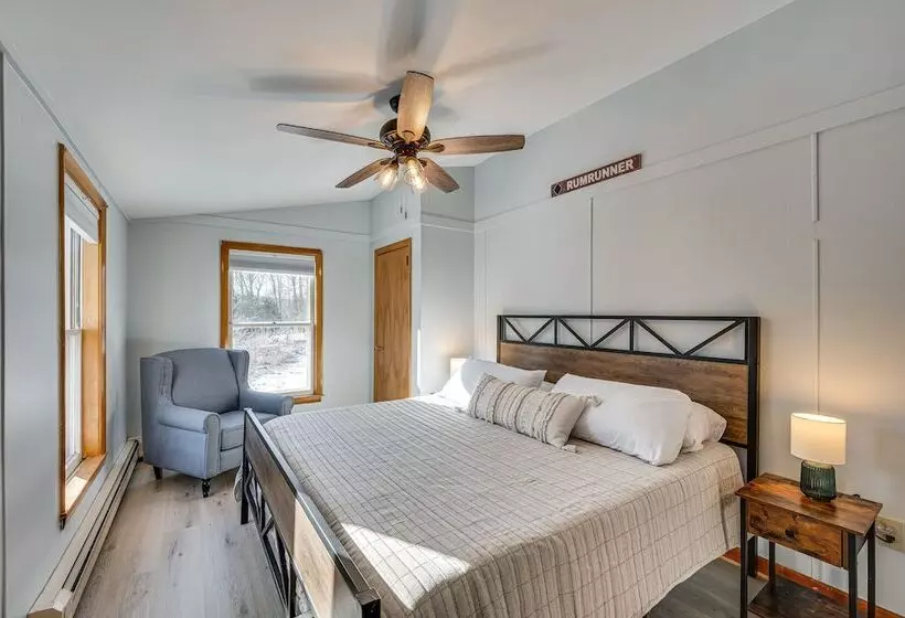 Comfortable Lincoln Home: Walk To Main Street!