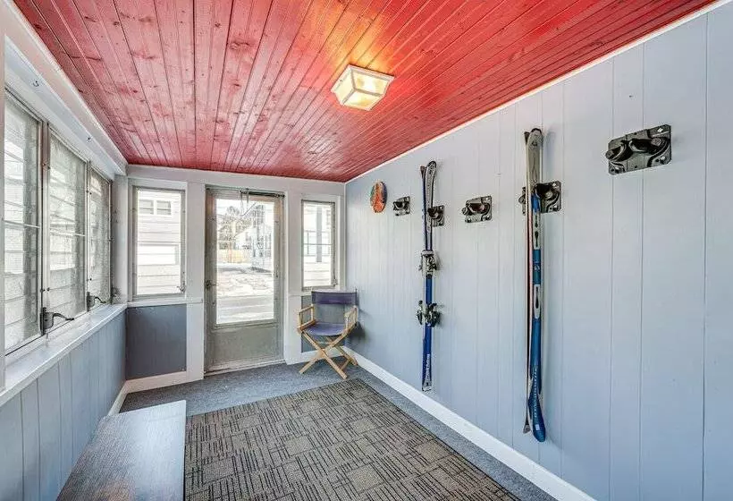 Comfortable Lincoln Home: Walk To Main Street!