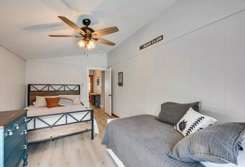 Comfortable Lincoln Home: Walk To Main Street!