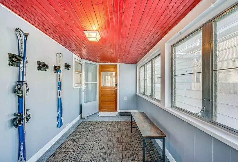 Comfortable Lincoln Home: Walk To Main Street!