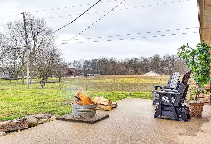 Cozy Richmond Home W/ Fire Pit: Walk, Bike & More!