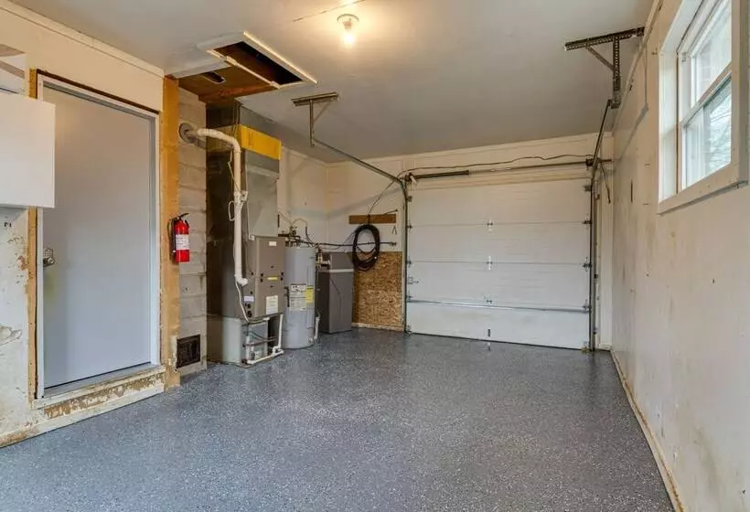 Cozy Richmond Home W/ Fire Pit: Walk, Bike & More!