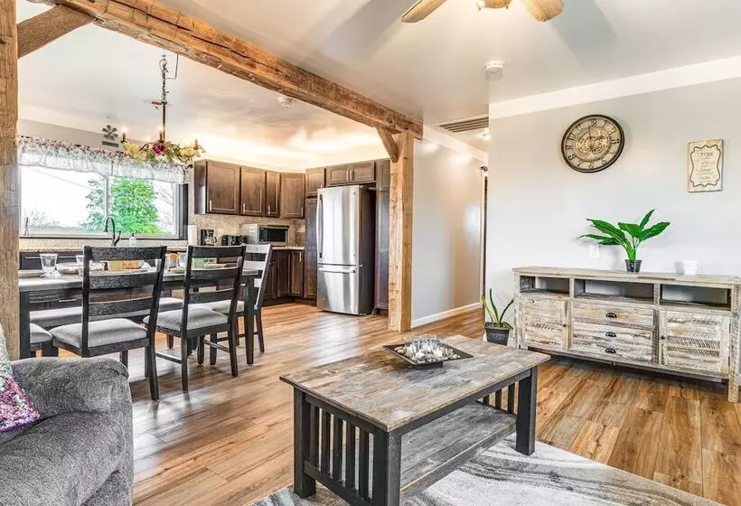 Cozy Richmond Home W/ Fire Pit: Walk, Bike & More!