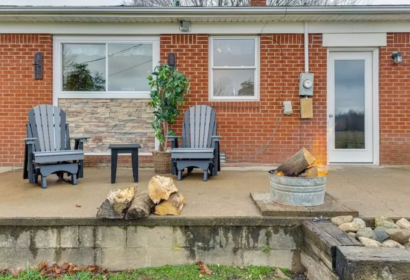Cozy Richmond Home W/ Fire Pit: Walk, Bike & More!