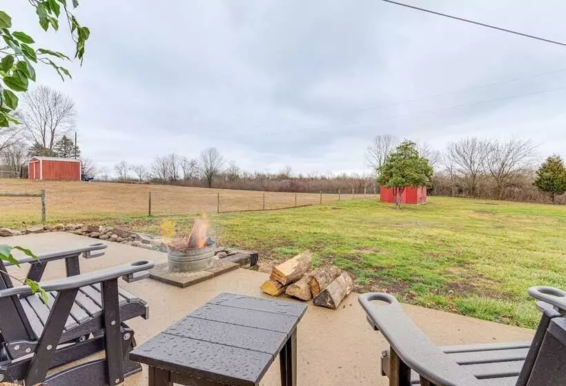 Cozy Richmond Home W/ Fire Pit: Walk, Bike & More!