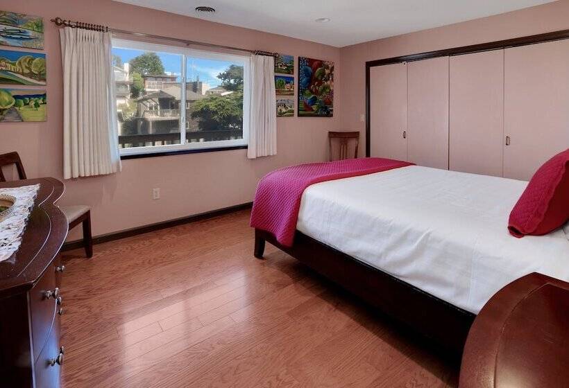 Stunning Coastal Cottage W/ Views Of Monterey Bay!