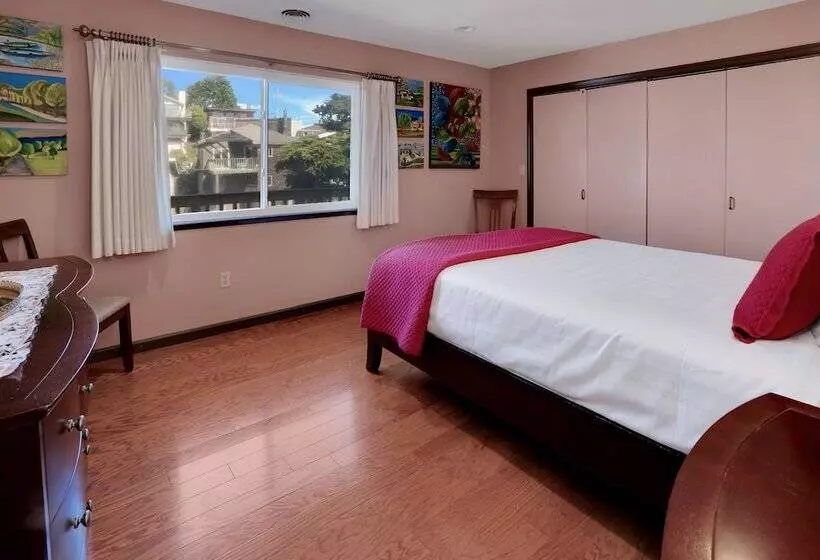 Stunning Coastal Cottage W/ Views Of Monterey Bay!