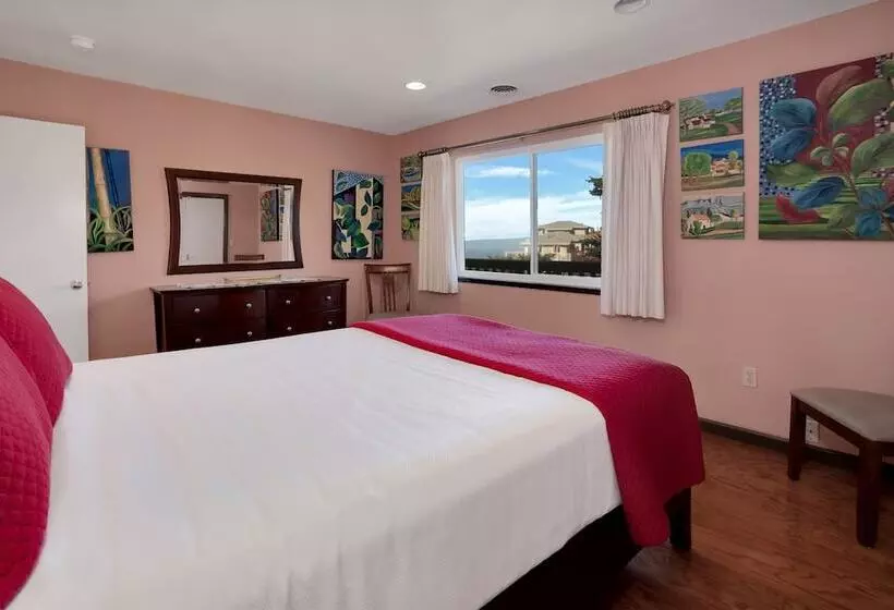 Stunning Coastal Cottage W/ Views Of Monterey Bay!