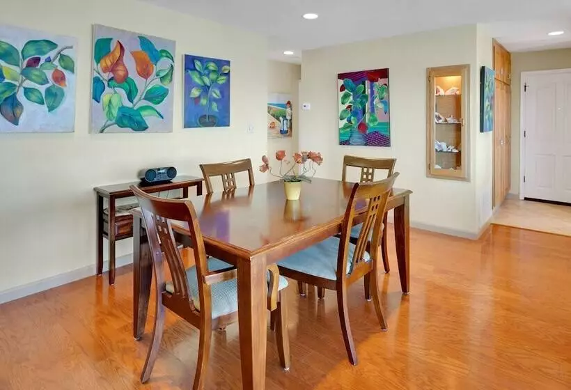 Stunning Coastal Cottage W/ Views Of Monterey Bay!