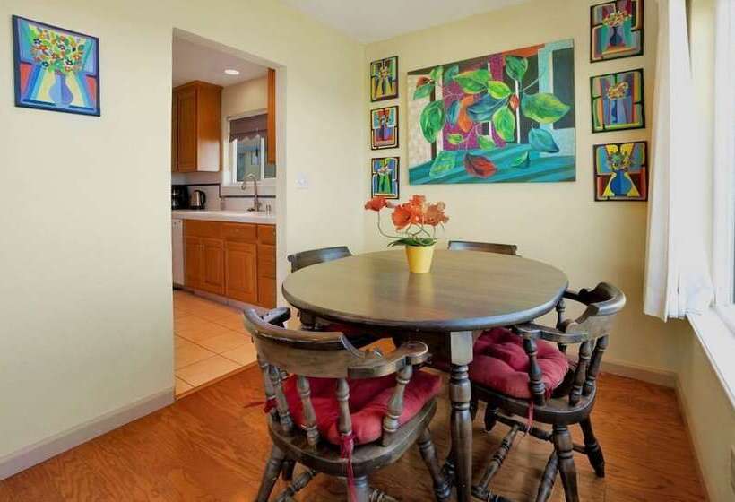 Stunning Coastal Cottage W/ Views Of Monterey Bay!