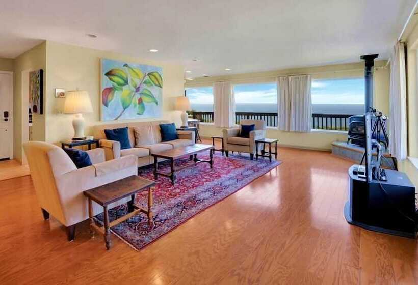 Stunning Coastal Cottage W/ Views Of Monterey Bay!